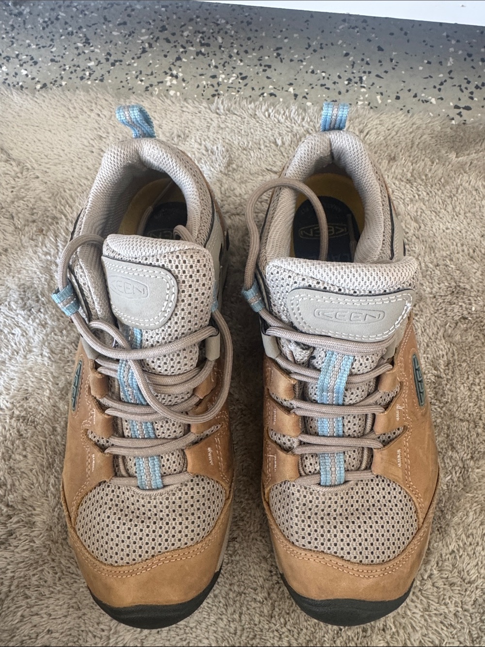 Keen woman Tan and Light Blue Hiking Sneakers